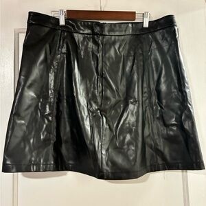 SHEIN Curve Black Faux Leather Mini Skirt (3XL)